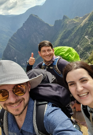 touristes et guide ricardo dans le chemin de l'inca